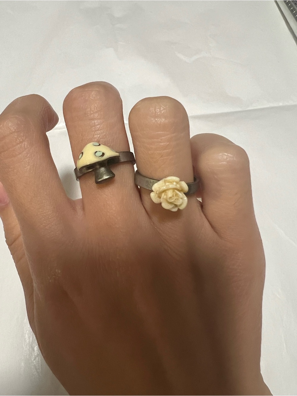 2 Ring Set With Cream Mushroom and Flower